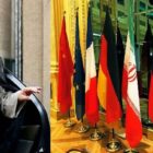 مذاکرات وین؛ «دولت جوان حزب‌اللهی» خامنه‌ای روی همان صندلی ظریف؟