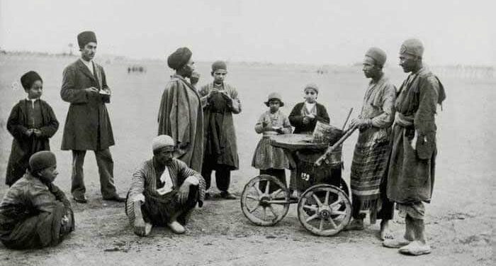 عکس دیدنی بستنی فروش دوره گرد تهرانی – سال ۱۲۶۹ شمسی