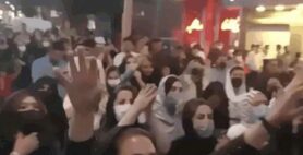 صحنه از یک تظاهرات اعتراضی در اردیبهشت ۱۴۰۱
