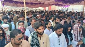 تحصن در تربت در اعتراض به قتل غیرقانونی «بالاچ ملابخش» 24 ساله [عکس: اسد بلوچ/ فیسبوک]