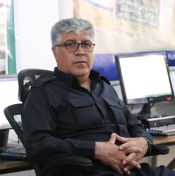 این انتخابات انتصابی درست یک سال و اندی بعد از انقلاب ژینا برگزار شد. پدر و مادرانی داغدیده که عزیزان خود را در جریان این انقلاب از دست دادند، بانی پیدایش مقاومت و نافرمانی مدنی بدون هیچگونه ابایی از حاکمیت شدند.