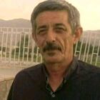 دو نگاه به گذار به دموکراسی: مقایسه رویکرد آقای بهزاد کریمی و دیدگاه آقای تاج‌زاده در این نوشته قصد ندارم نقد آقای بهزاد کریمی بر آقای تاج‌زاده را بررسی کنم یا به جزئیات آن وارد شوم. هدف اصلی، روشن کردن ریشه اختلاف این دو نگاه است؛ اختلافی که فراتر از یک بحث شخصی یا رسانه‌ای بوده و به دو مدل سیاسی متفاوت درباره آینده ایران و شکل گذار به دموکراسی بازمی‌گردد. نگاه نخست گذار را در فروپاشی و عبور کامل از کلیت نظام سیاسی می‌بیند؛ نگاهی که به دیدگاه آقای کریمی نزدیک است. در این چارچوب، گذار بدون شکستن ساختارهای اصلی قدرت ناممکن تلقی می‌شود و نتیجه آن شکلی از براندازی و قطع کامل تداوم نهادی است. این نگاه، جذابیت احساسی و اعتراضی دارد اما از منظر سیاسی با خطرهای جدی همراه است: بی‌ثباتی طولانی، قطبی‌سازی شدید، امنیتی شدن فضا، مداخله بازیگران خارجی و از دست رفتن امکان مدیریت دوران گذار. نگاه دوم، گذار را فرآیندی مرحله‌ای، توافقی و سنگر به سنگر می‌داند؛ نگاهی که آقای تاج‌زاده بر آن تأکید دارد. این مدل تنها یک ارزیابی سیاسی نیست؛ پشتوانه نظری و تجربی آن در آثار حسین بشیریه، سعید مدنی و بسیاری از نظریه‌پردازان گذار به‌خوبی توضیح داده شده است. بر اساس این رویکرد، دموکراسی زمانی پایدار شکل می‌گیرد که تغییرات در بستر جامعه، در دل شکاف‌های حکومت و با فشار نهادهای مدنی پیش برود، نه از طریق انهدام کامل ساختار قدرت. تجربه کشورهای مختلف—از اسپانیا و پرتغال گرفته تا شیلی، کره جنوبی و لهستان—نشان می‌دهد گذار پایدار زمانی شکل گرفته است که جنبش‌های اجتماعی توانسته‌اند حکومت را در نقطه توازن جدیدی قرار دهند؛ جایی که ادامه وضعیت موجود برای آن پرهزینه‌تر از عقب‌نشینی و سازش بوده است. در چنین شرایطی، قدرت سیاسی نه از سر میل، بلکه از سر اجبار و برای بقا وارد مذاکره می‌شود. نمونه داخلی این نوع فشار اجتماعی را می‌توان در جنبش «زن، زندگی، آزادی» مشاهده کرد. این جنبش با گسترده‌ترین اعتراض مدنی و فرهنگی دهه‌های اخیر، هزینه سیاسی سرکوب را برای حکومت افزایش داد و منجر به عقب‌نشینی‌های قابل مشاهده‌ای در سیاست‌های سخت‌گیرانه حجاب شد. تحلیل‌های سعید مدنی نیز نشان می‌دهد که این نوع جنبش‌ها ظرفیت تغییر تدریجی در نظام‌های بسته را فعال می‌کنند، بی‌آنکه جامعه را وارد خلأ خطرناک فروپاشی کنند. این الگو با مفهوم پیشروی سنگر به سنگر در اندیشه گرامشی نیز هم‌خوانی دارد. گرامشی توضیح می‌دهد که در جوامع مدرن، تغییر سیاسی نه با حمله نهایی و ضربه سخت، بلکه با تصرف تدریجی سنگرهای جامعه مدنی، فرهنگ، افکار عمومی و نهادهای نیمه‌حکومتی رخ می‌دهد. گذار زمانی واقعی و برگشت‌ناپذیر است که جامعه در این سنگرها قدرت انباشته کند و توازن نیروها را به‌طور پایدار دگرگون سازد. در مقابل، نگاه فروپاشی‌محور پایان روشنی ندارد. فروپاشی ممکن است ساختار موجود را از میان بردارد، اما تضمینی نمی‌دهد که ساختار جدید دموکراتیک باشد. تجربه کشورهای منطقه نشان داده است که در چنین خلأیی، نیروهای مسلح، بازیگران خارجی و گروه‌های افراطی بیشترین شانس را برای تصاحب قدرت پیدا می‌کنند. در این مدل، جامعه وارد تونلی تاریک می‌شود که خروج آن نه روشن است و نه قابل مدیریت. اختلاف میان این دو چهره سیاسی در حقیقت اختلاف میان دو مسیر برای آینده ایران است: مسیری که بر قطع کامل و پرریسک تداوم نهادی تکیه دارد، و مسیری که بر فشار سازمان‌یافته اجتماعی، شکاف درونی قدرت و سازش مرحله‌ای استوار است. با توجه به شرایط منطقه، حضور قدرت‌های خارجی، وضعیت اقتصادی و شکنندگی اجتماعی، هر طرحی برای گذار زمانی معتبر است که بتواند هزینه‌ها را برای جامعه کاهش دهد و در عین حال چشم‌اندازی قابل پیش‌بینی برای پس از گذار ارائه کند. تجربه تاریخی و تحلیل نظری نشان می‌دهد مدل توافقی و مرحله‌ای—با فشار از پایین، شکاف از بالا و سازش هوشمندانه—ظرفیت بیشتری برای تحقق یک دموکراسی پایدار در ایران دارد.