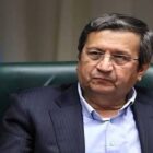 همتی از افتخارات اقتصادی می‌گوید در حالی که مردم زیر بار گرانی له می‌شوند